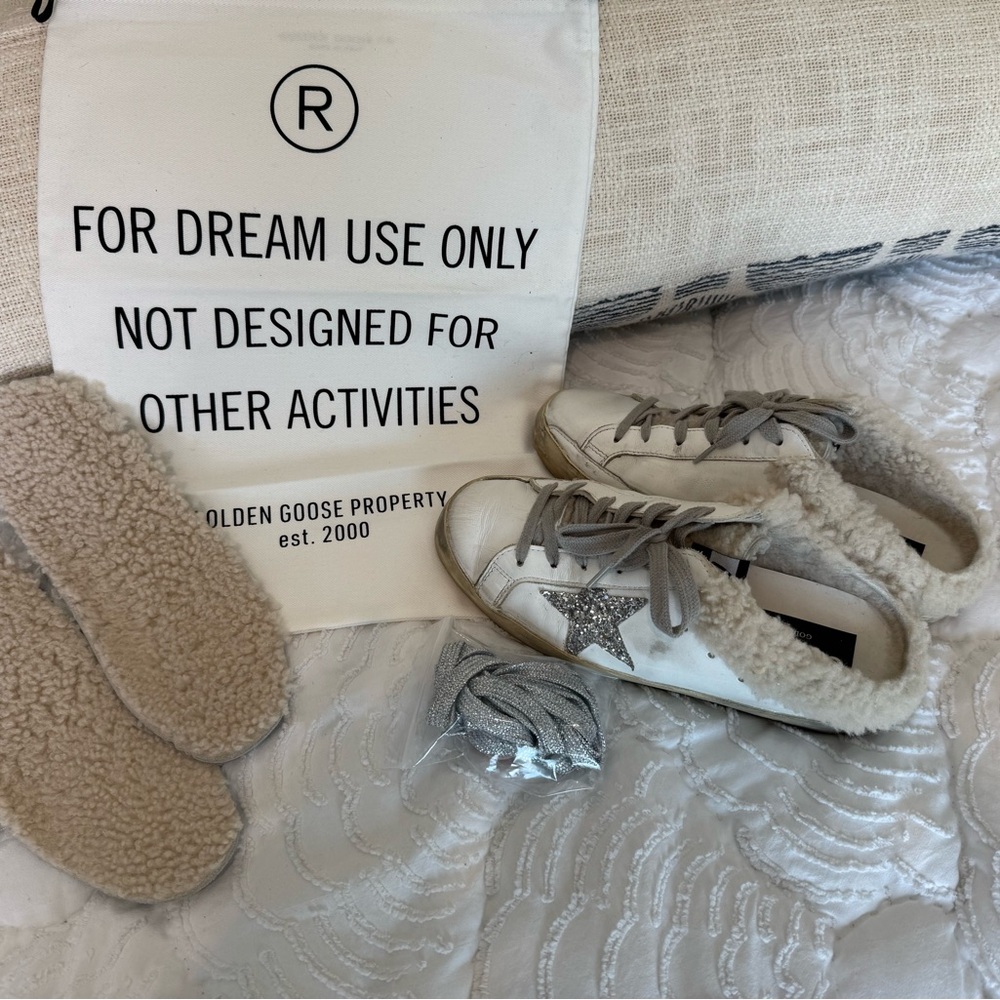 Super-Star Sabots in white leather with shearling lining and silver star